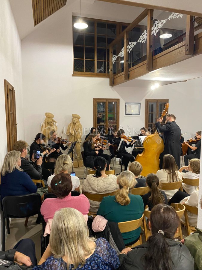 Koncert sláčikového orchestra Wolf Gang Amaterus v Oravskej Polhore. 20.10.2023